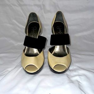 JESSICA SIMPSON size 8 black and Cream peep toe pumps